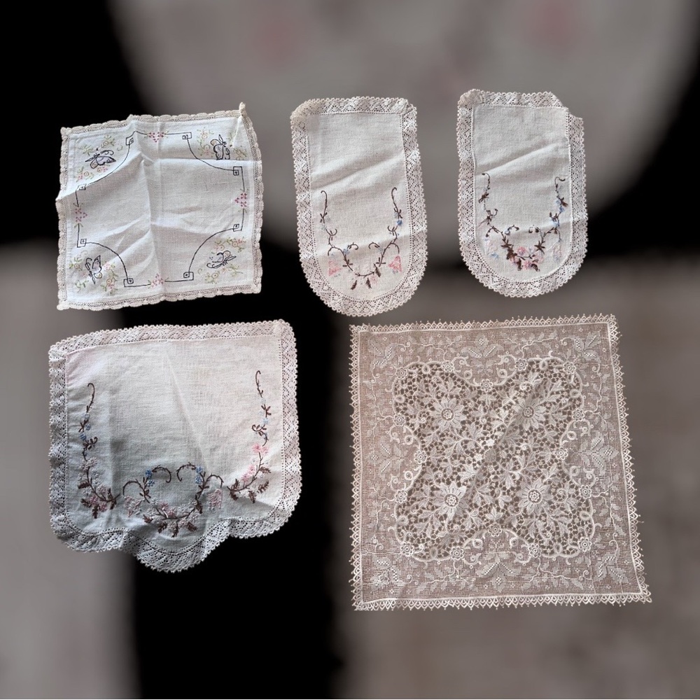 Lot of 5 doily Set